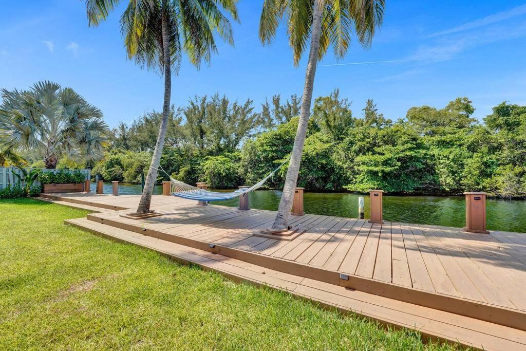 Villa Modern 6 Bedroom Oasis With Pool And Outdoor Bbq *