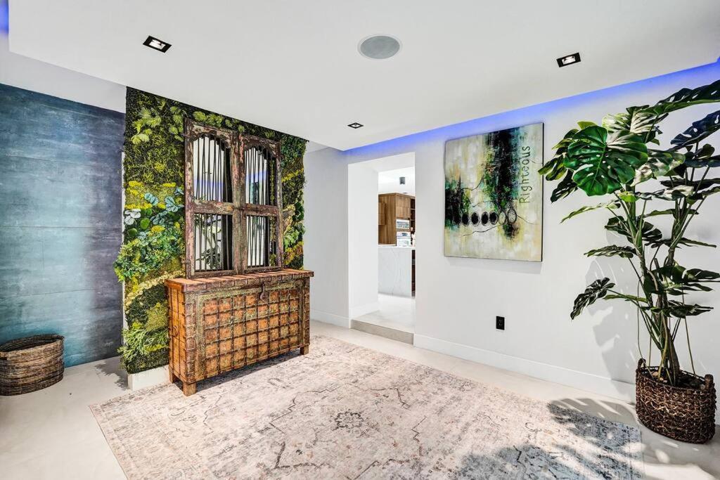Modern 6 Bedroom Oasis With Pool And Outdoor Bbq * Fort Lauderdale