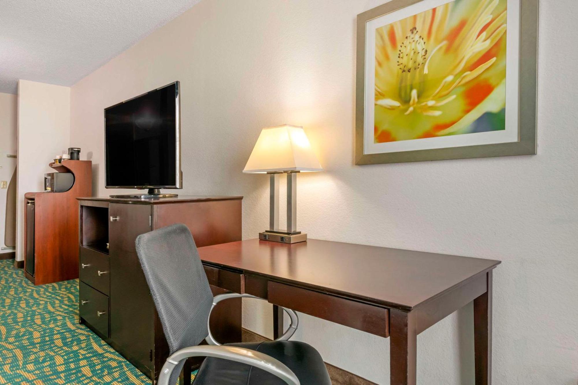 Comfort & Lauderdale West Turnpike Lauderdale Lakes