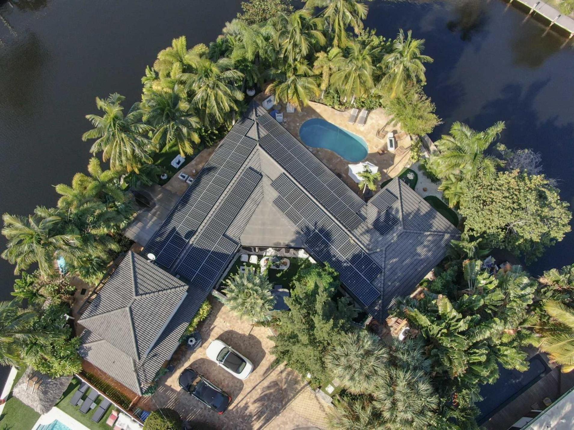 The Sanctuary A Unique Canal-side Retreat In Wilton Manors *