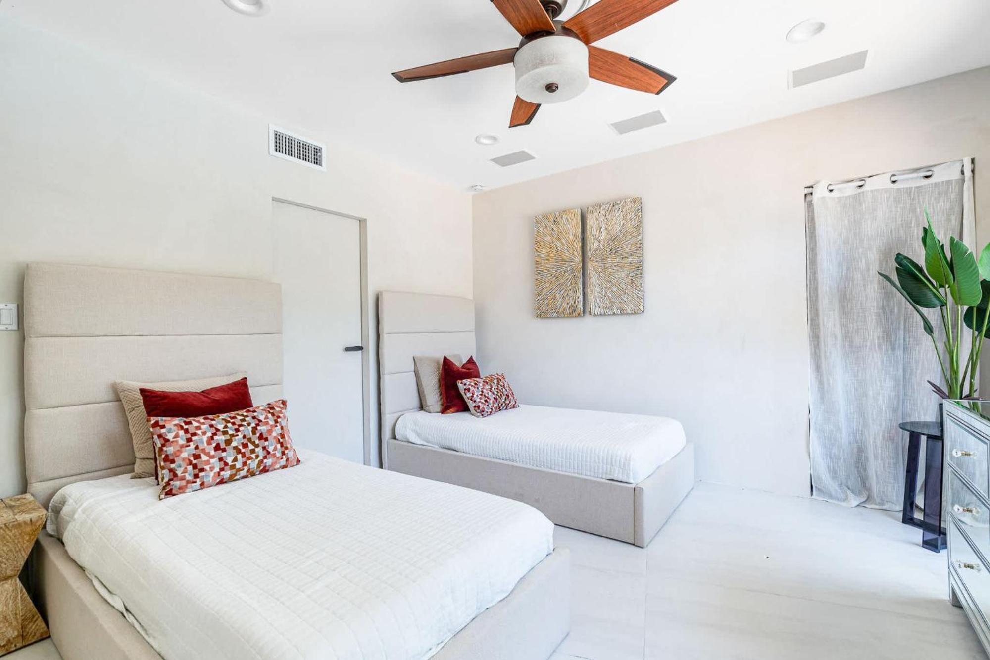 The Sanctuary A Unique Canal-side Retreat In Wilton Manors * Fort Lauderdale