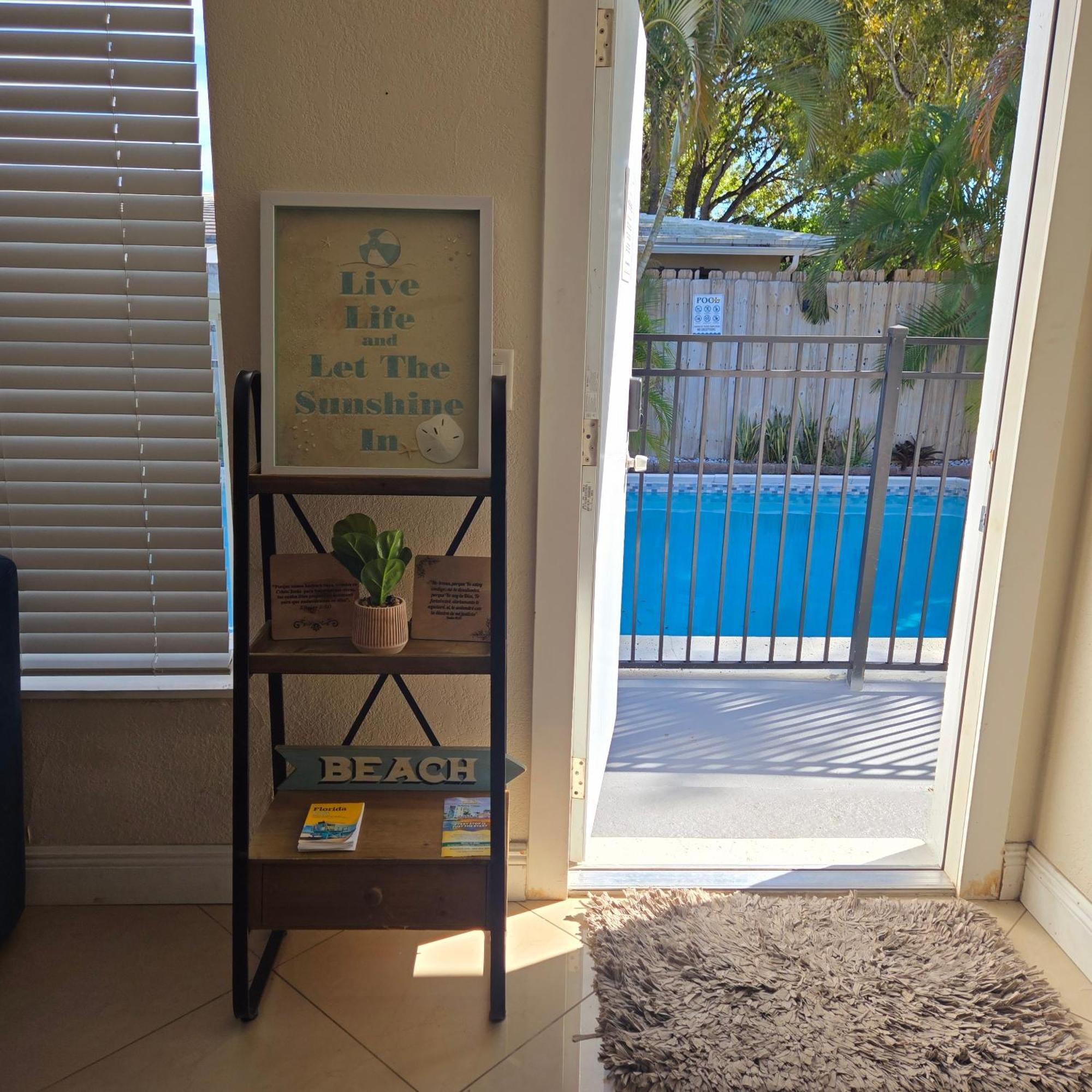 Coastal Haven: Family-friendly House With Pool Near Beaches