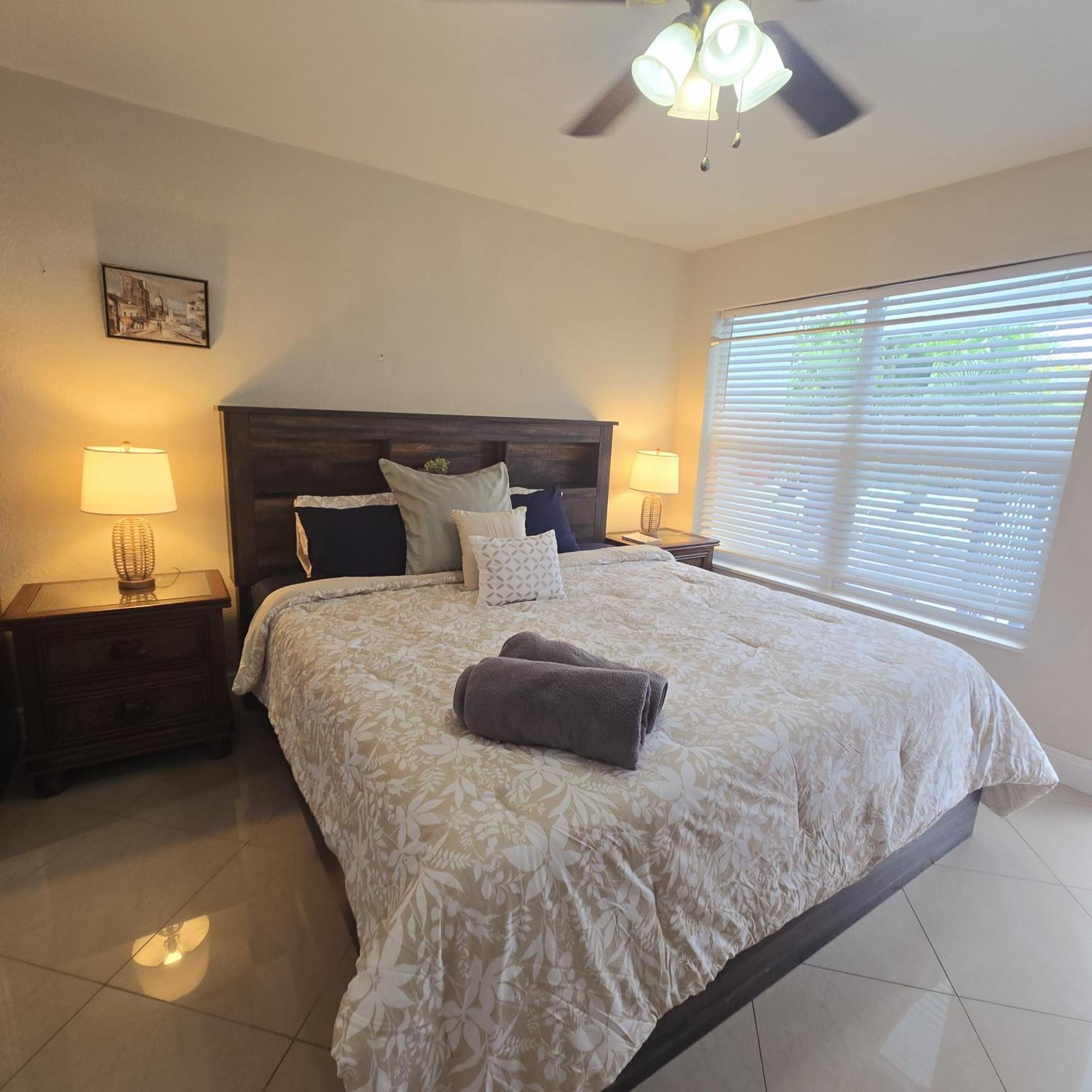 Apartment Coastal Haven: Family-friendly House With Pool Near Beaches *