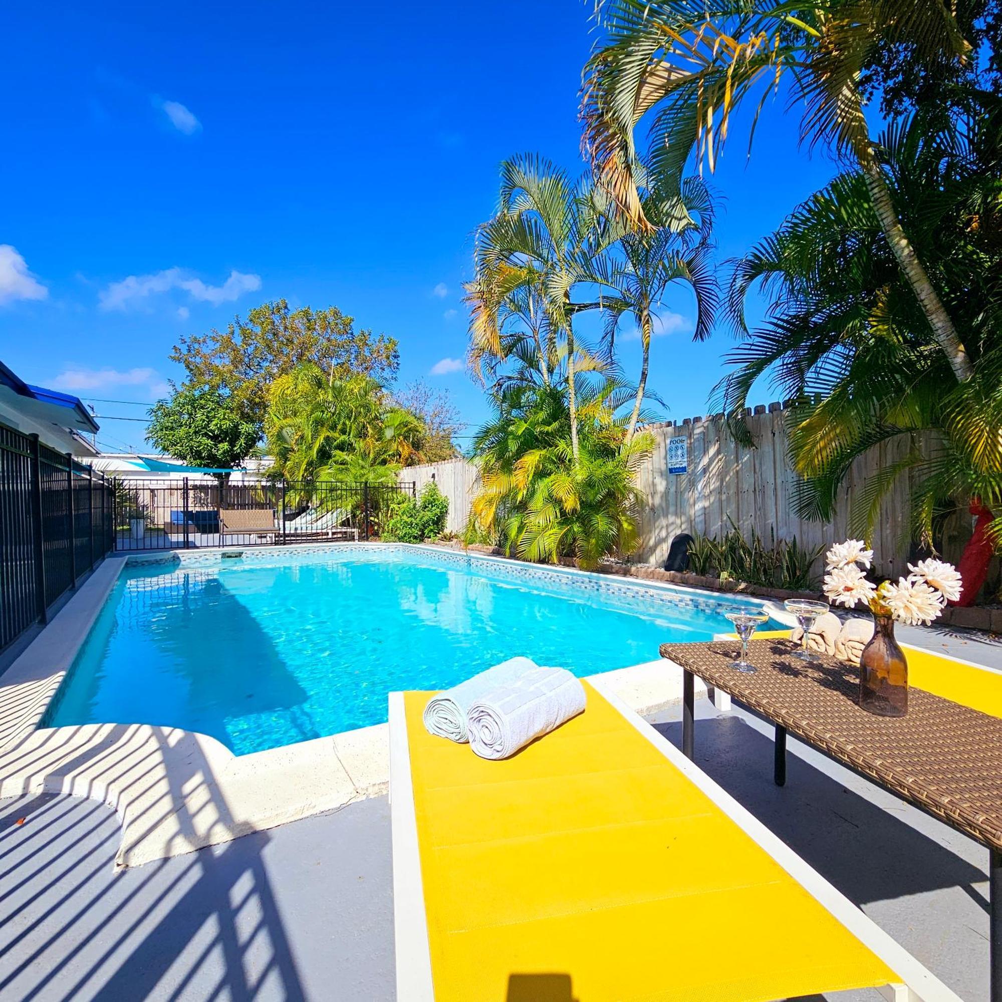 Coastal Haven: Family-friendly House With Pool Near Beaches Apartment *