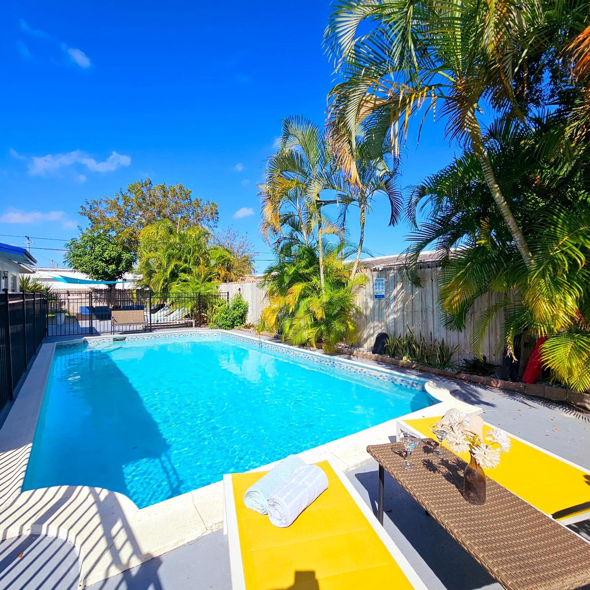 Coastal Haven: Family-friendly House With Pool Near Beaches *