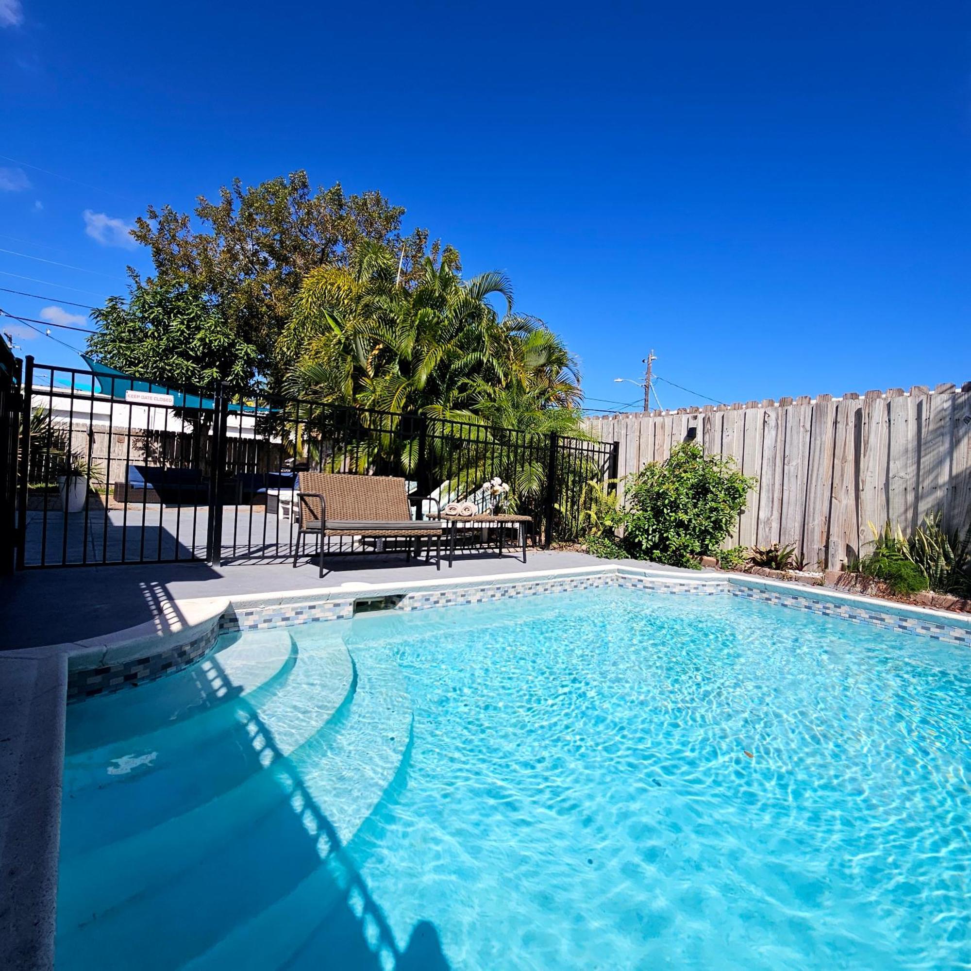 Coastal Haven: Family-friendly House With Pool Near Beaches Apartment *