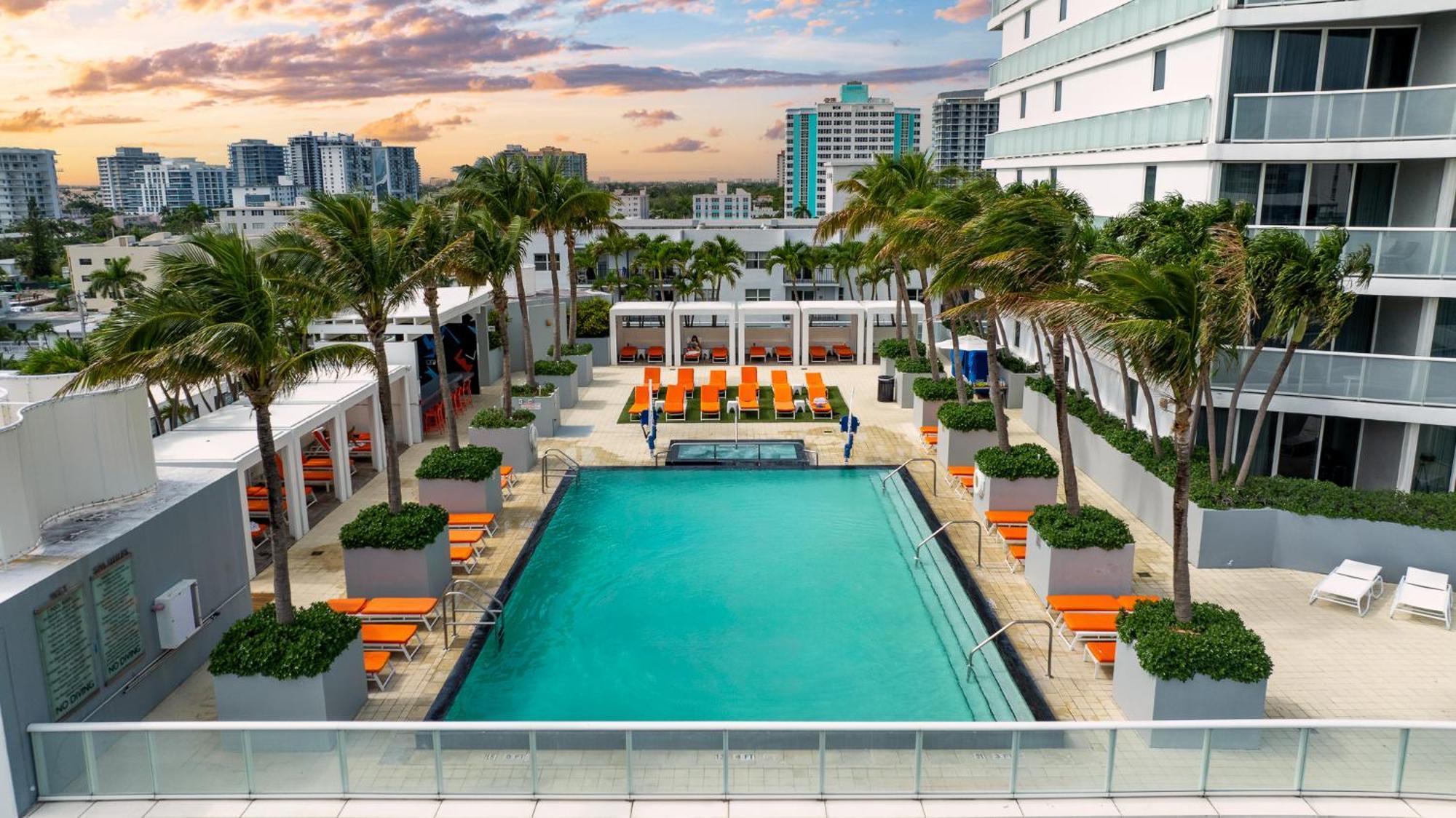 Last Min Weeknd Sale! Luxury Corner 1 Bedroom W With Fantastic Intercoastal Views, Pool & Hot Tub *