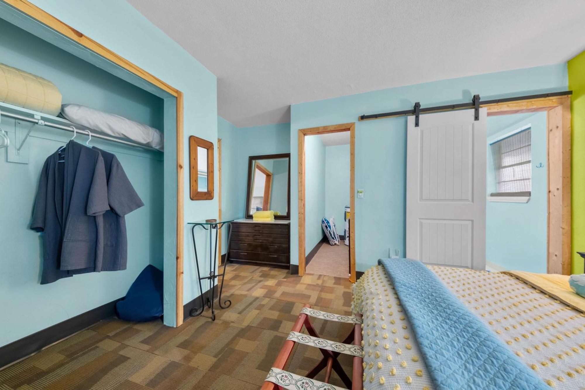 Blue Bell Apartment *