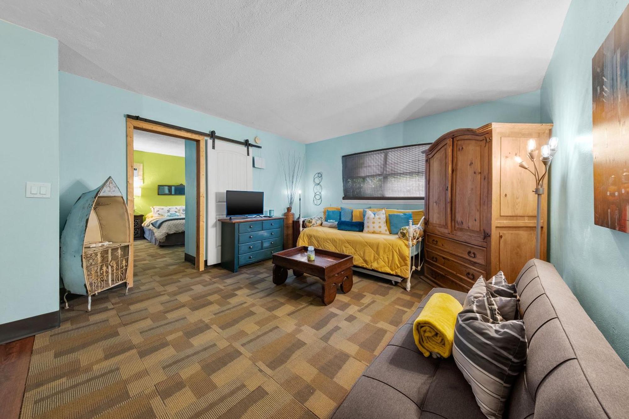 Apartment Blue Bell
