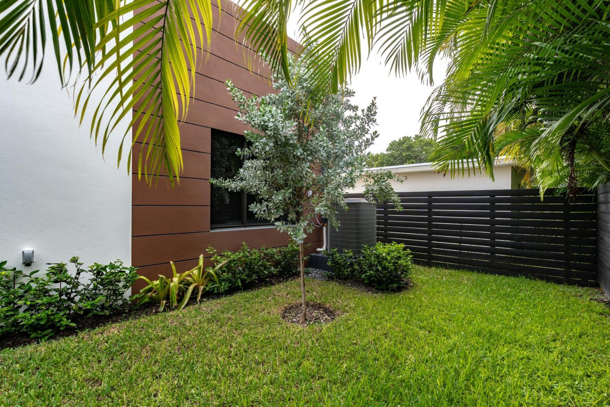 Apartment New Construction, Built-in Bbq, 3 Miles To Beaches Fort Lauderdale