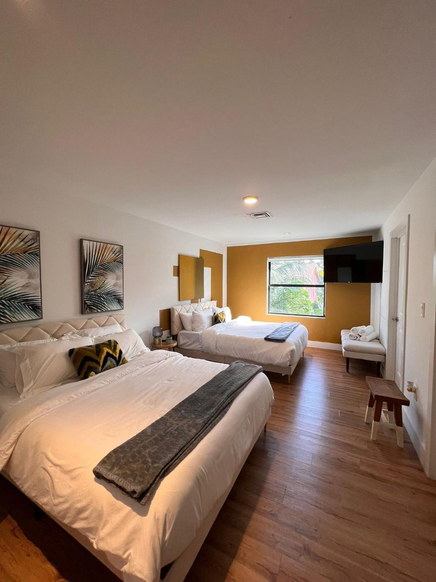Villa Super Stylish 4 Bedroom Steps From The Fun