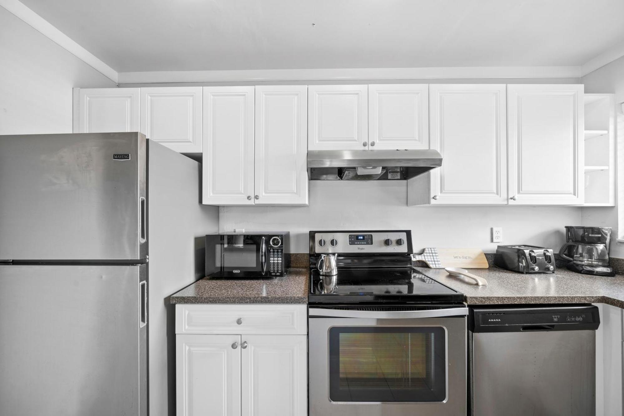 Bayview By Lowkl Apartment *