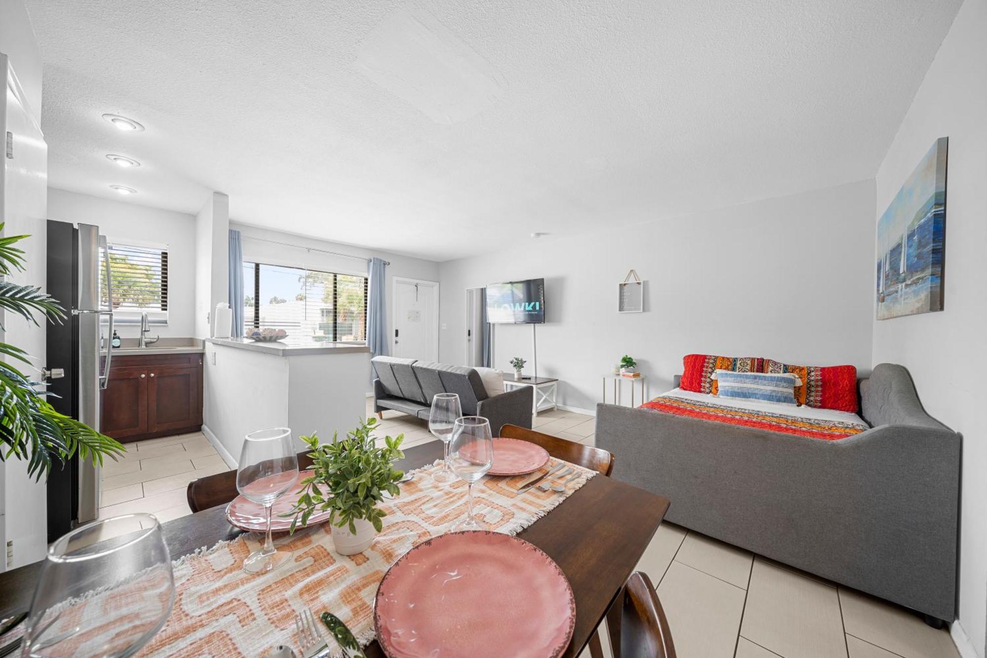 Bayview By Lowkl Apartment