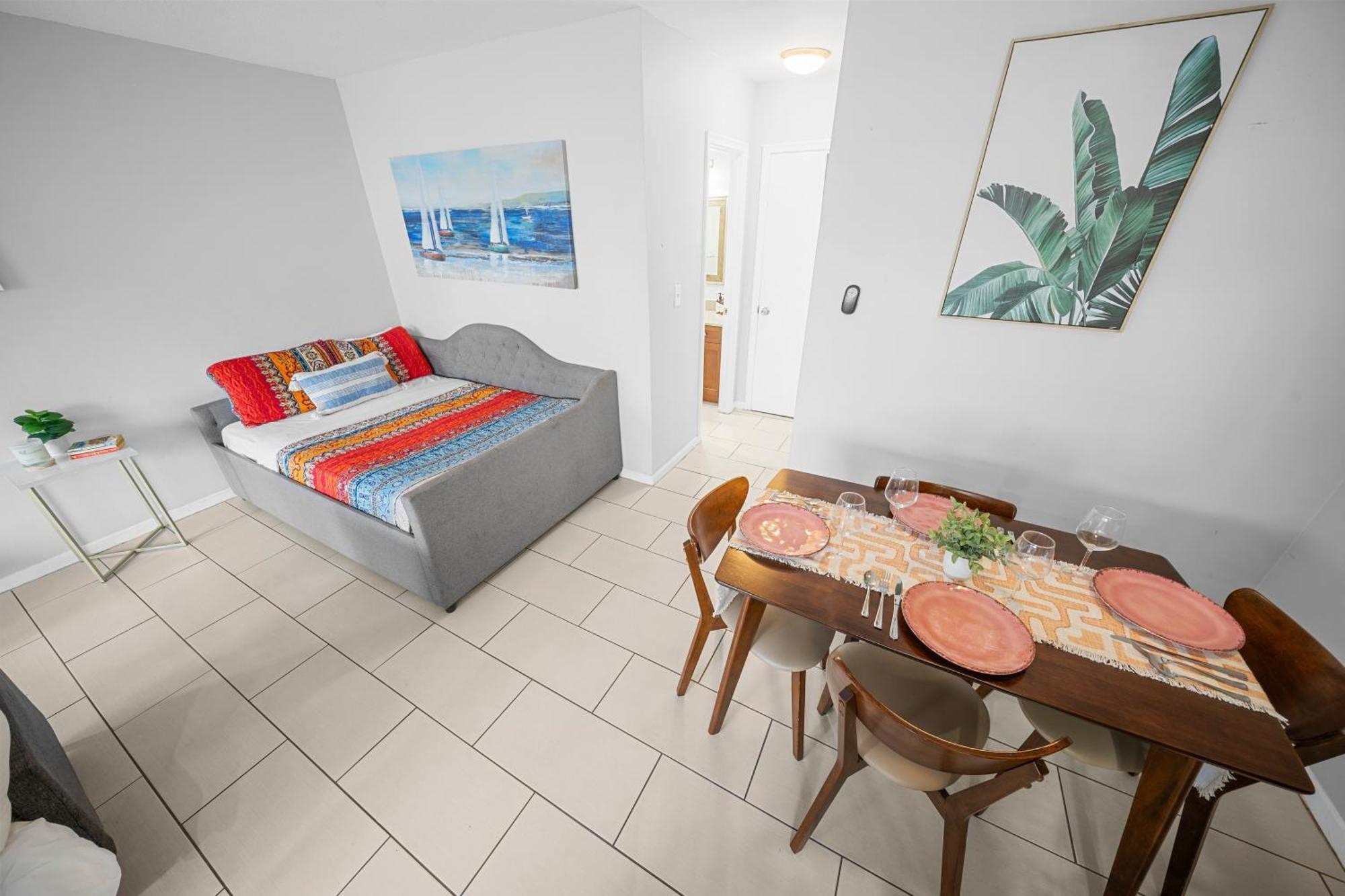 Bayview By Lowkl Apartment