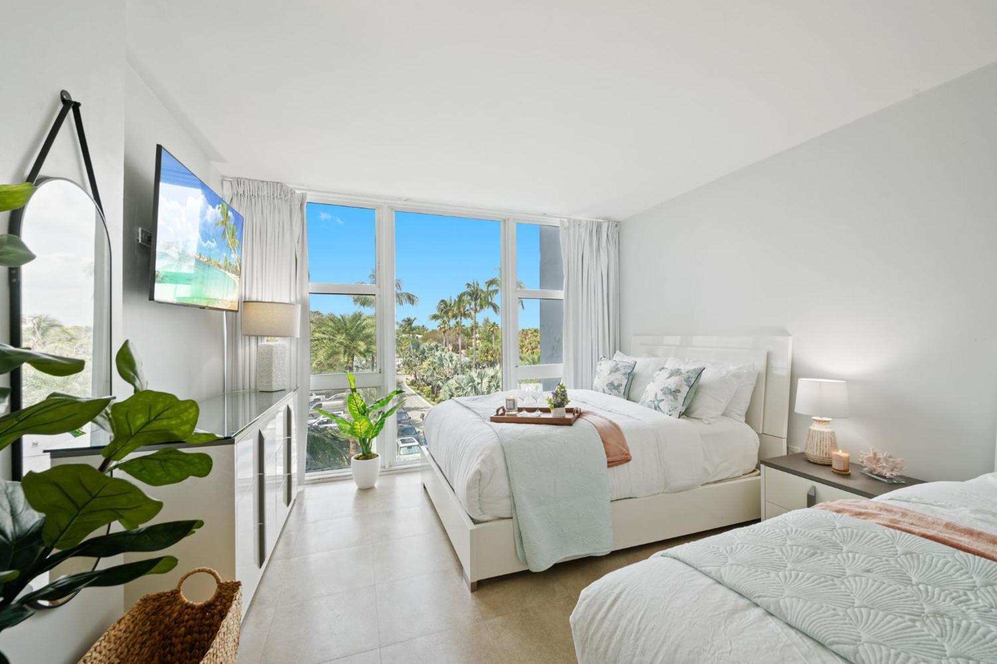 Front 2 Bed - Pool & Tiki Bar Aparthotel