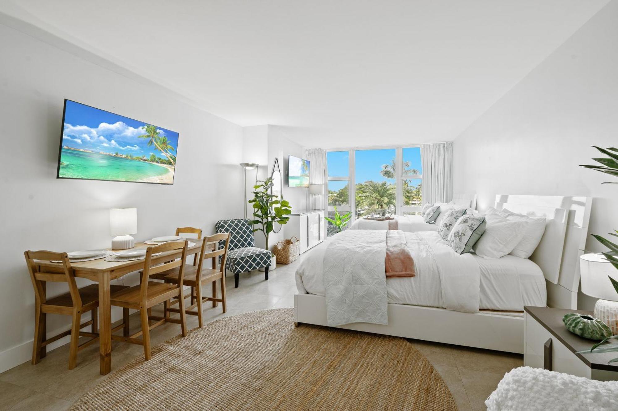 Aparthotel Front 2 Bed - Pool & Tiki Bar