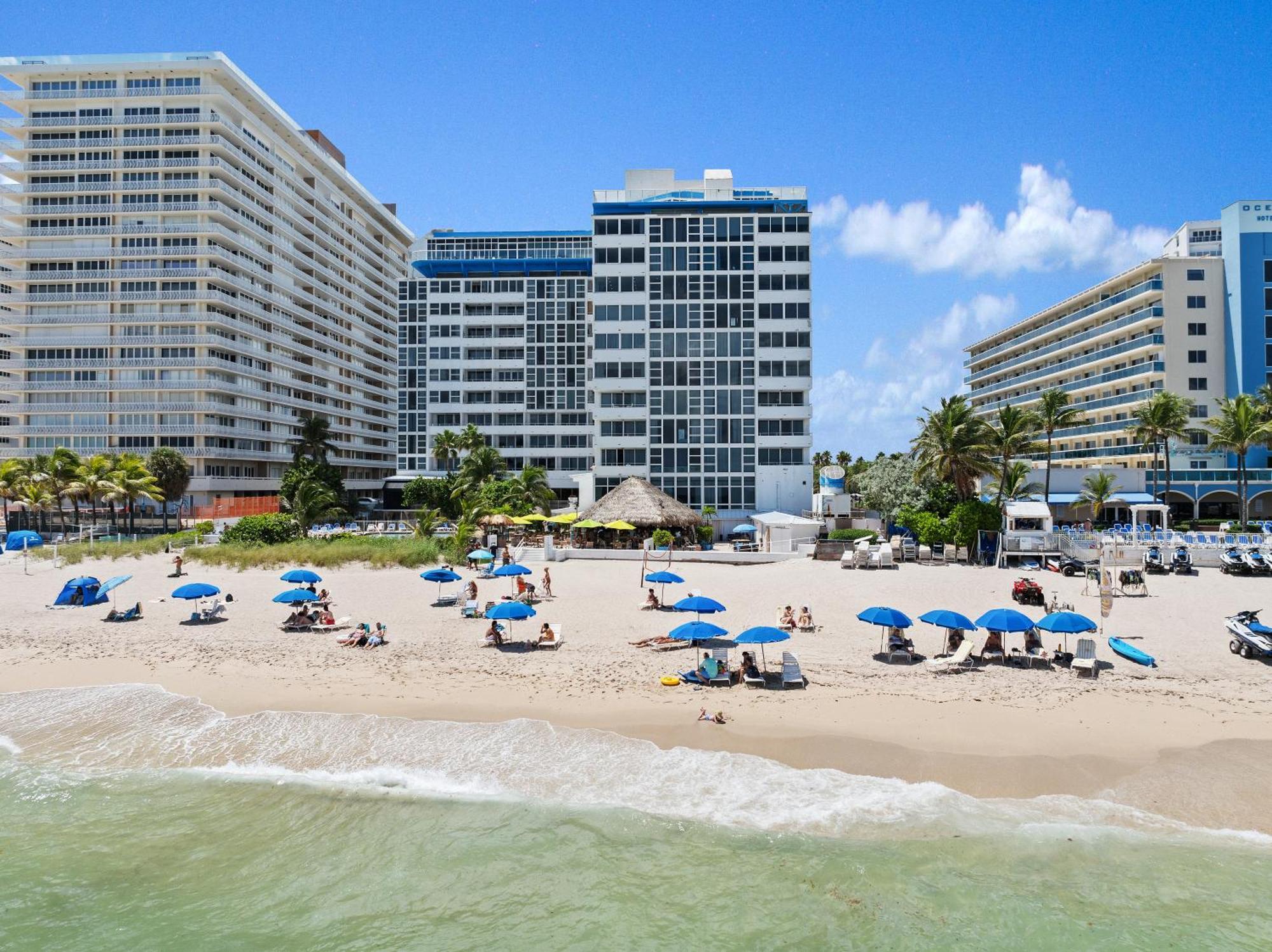 Aparthotel Front 2 Bed - Pool & Tiki Bar