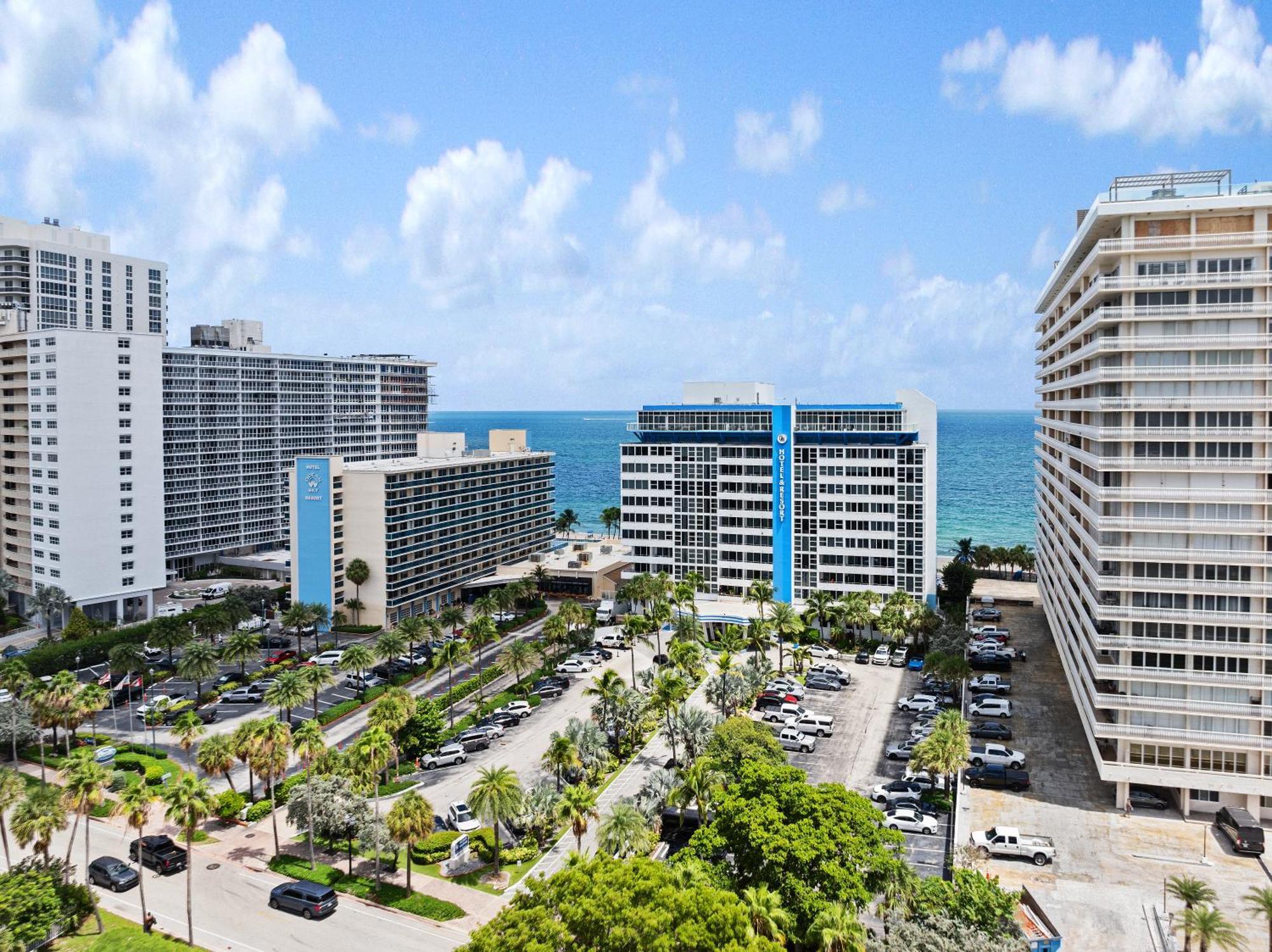 Aparthotel Front 2 Bed - Pool & Tiki Bar