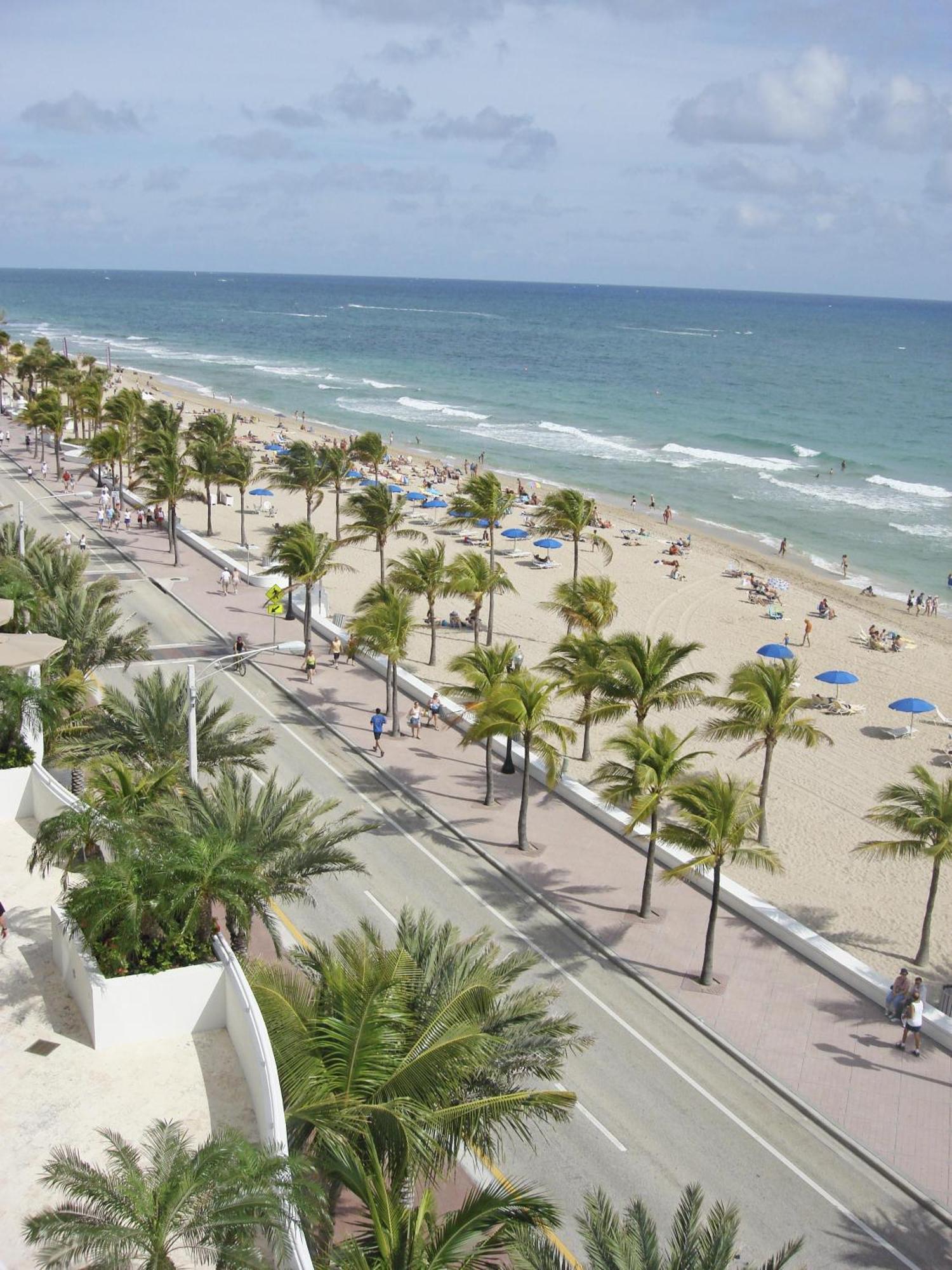Resort House Lauderdale, A Hilton