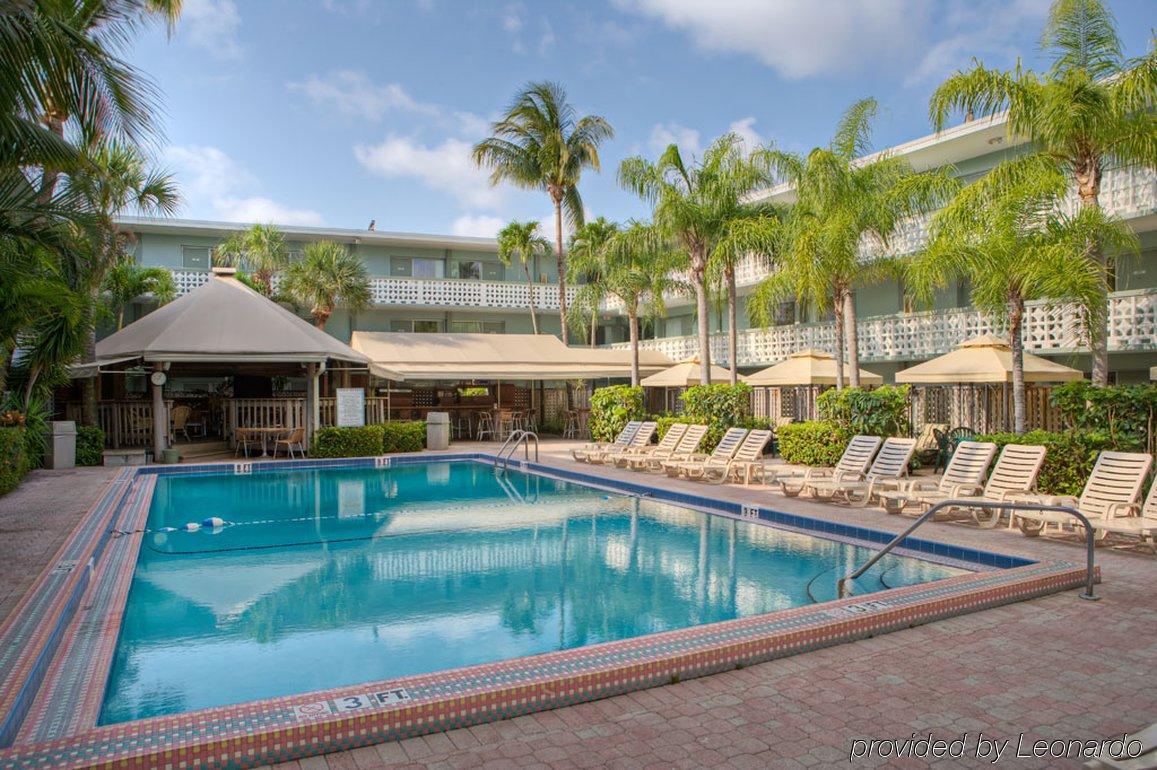 Ramada Oakland Park Hotel 2*