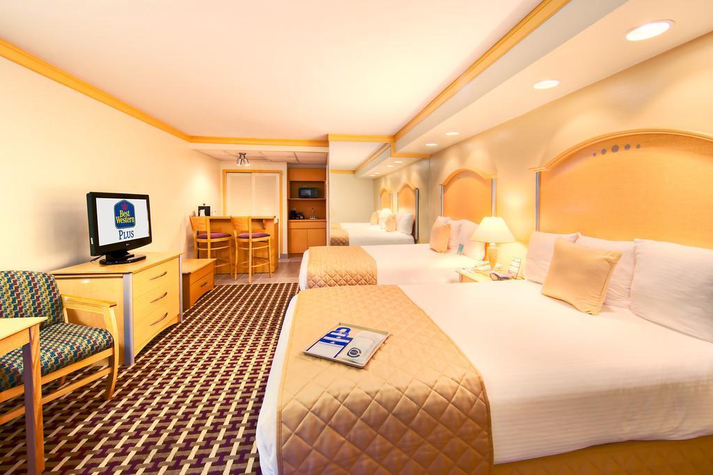 Ramada Oakland Park