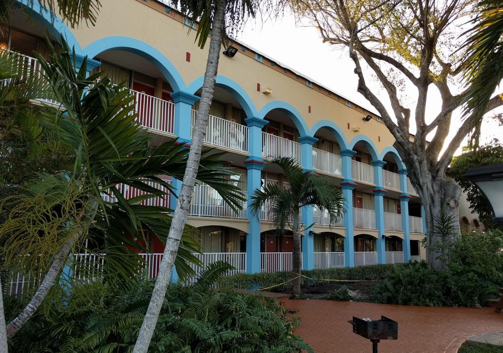 Red Carpet Airport Lauderdale Hotel Dania Beach