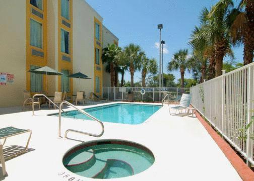 Hotel Comfort & Lauderdale West Turnpike Lauderdale Lakes