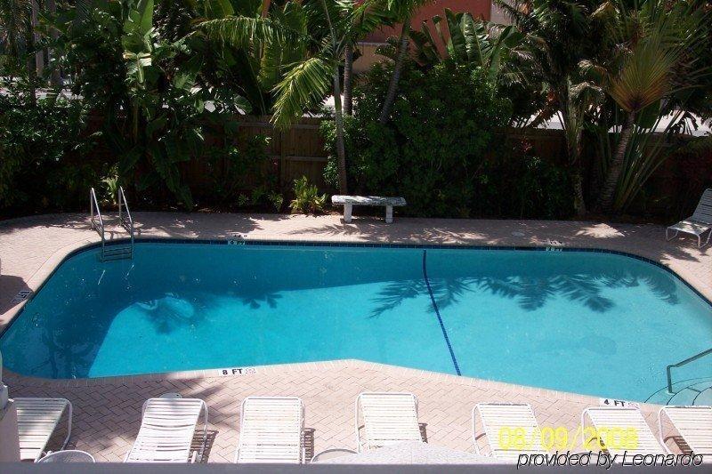 Cheston House - Clothing Optional Male Hotel 3*