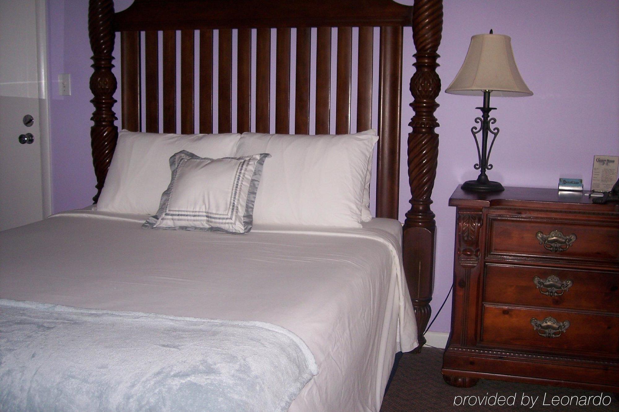 Cheston House - Clothing Optional Male Hotel 3*