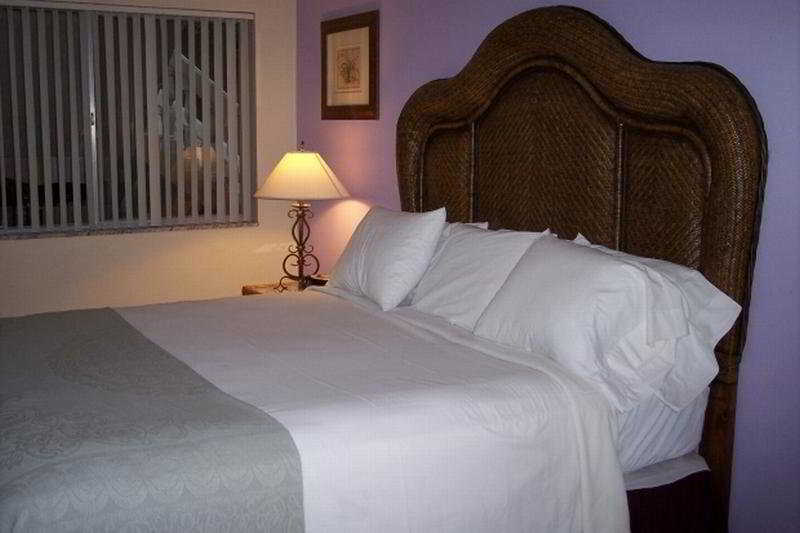 Hotel Cheston House - Clothing Optional Male 3*