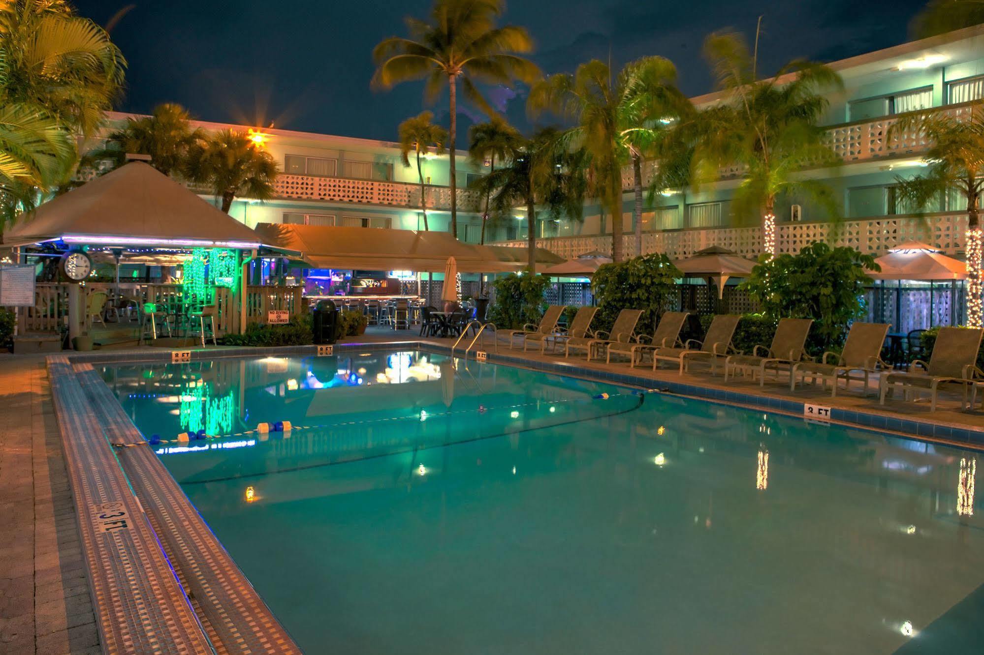 Ramada Oakland Park Hotel 2*