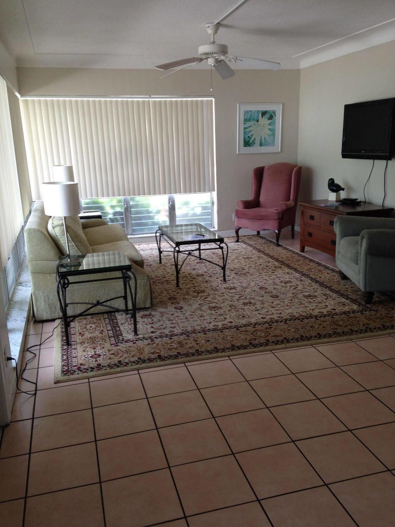 Cheston House - Clothing Optional Male Hotel 3*