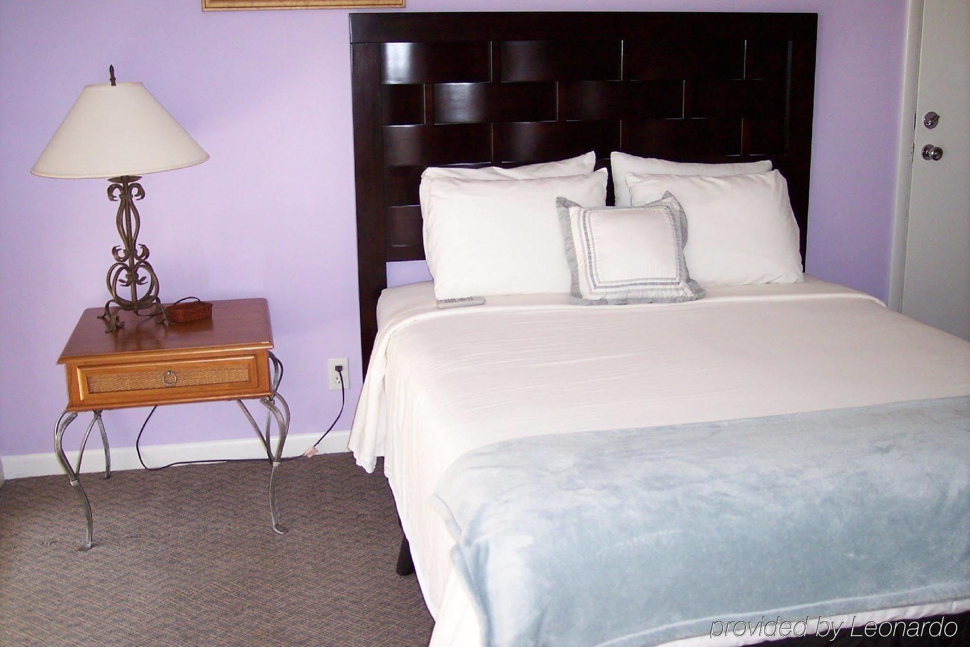 Cheston House - Clothing Optional Male 3*