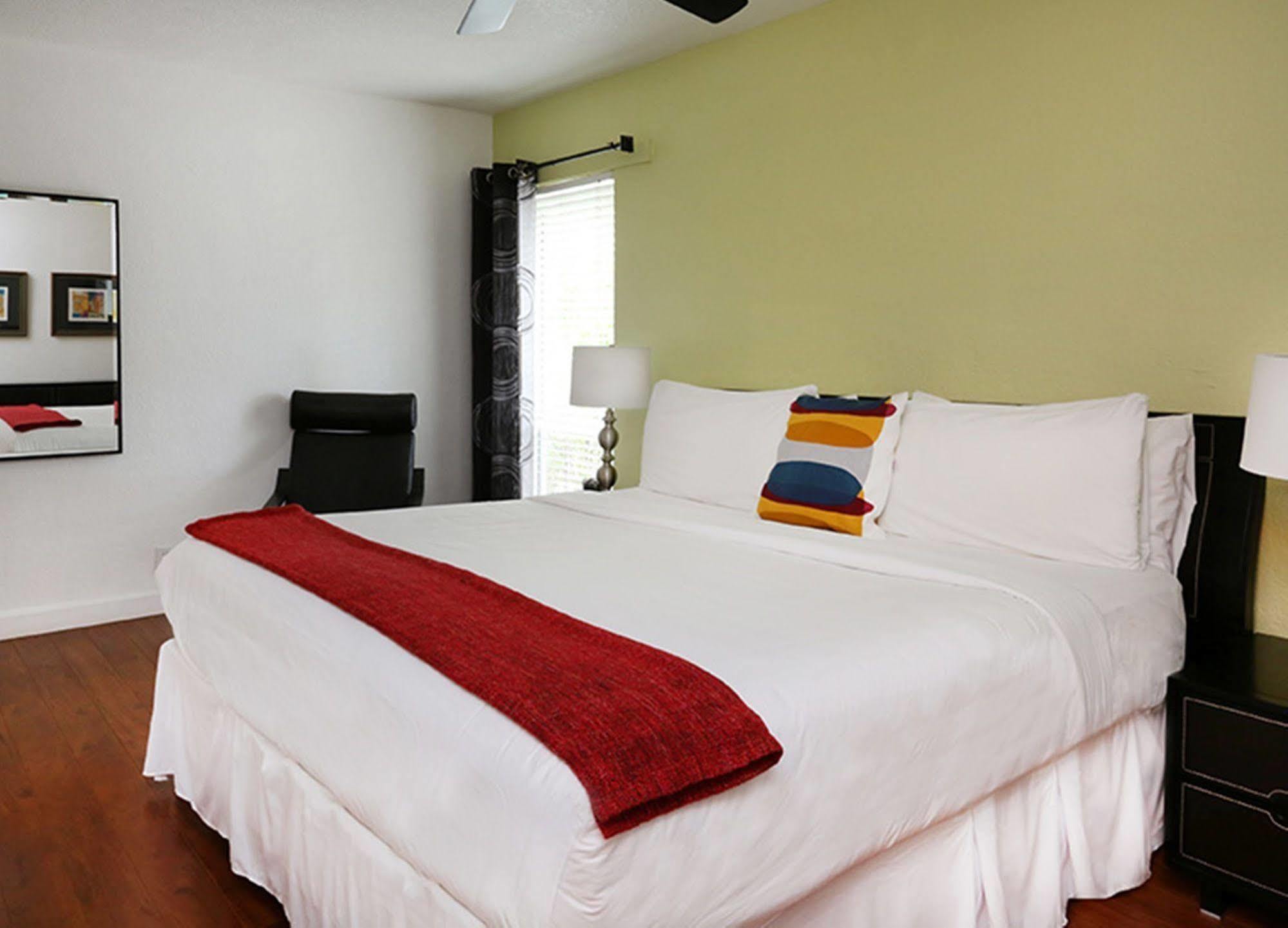 The Cabanas Guesthouse & Spa - Gay Resort Catering To Gay Men Resort Oakland Park