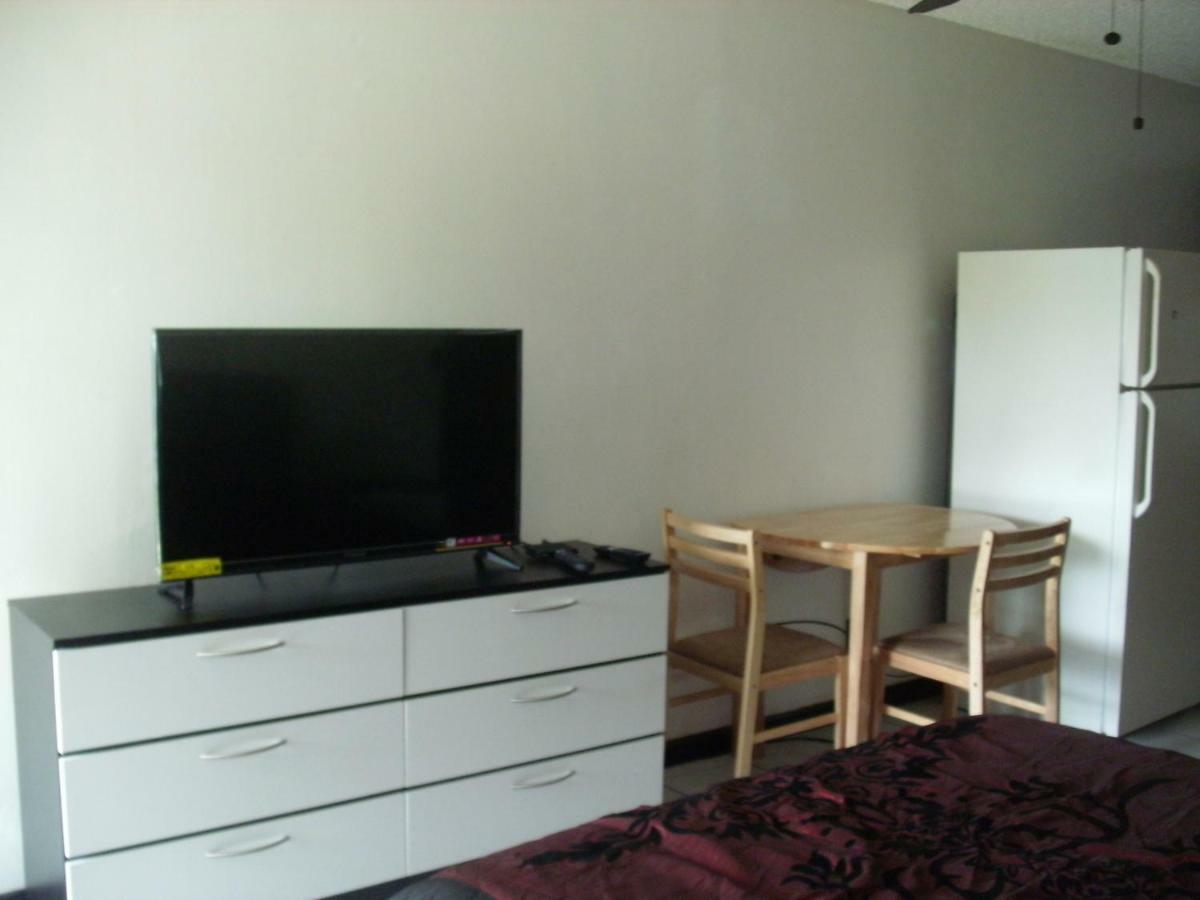 Apartment Newly Furnished Large Clean Quiet Private Unit Fort Lauderdale
