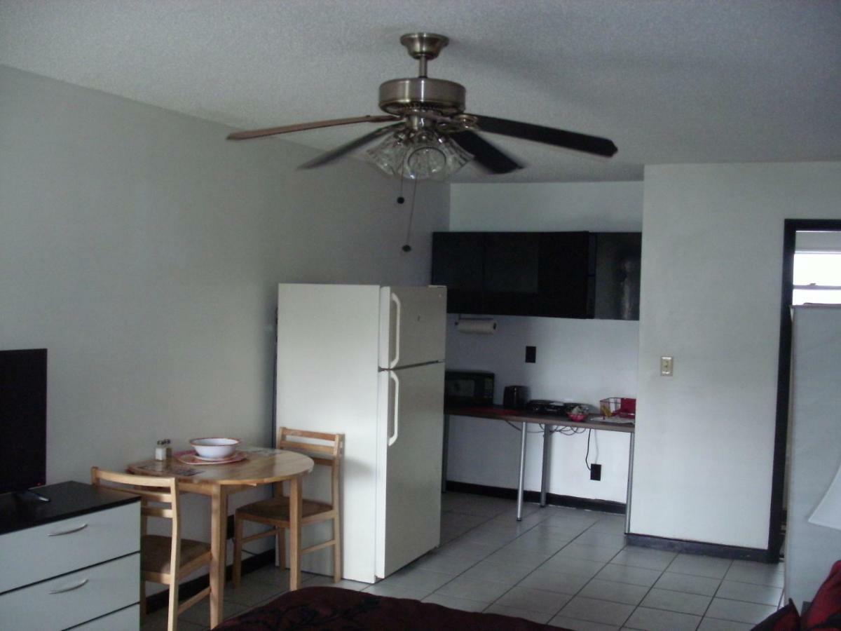 Apartment Newly Furnished Large Clean Quiet Private Unit *