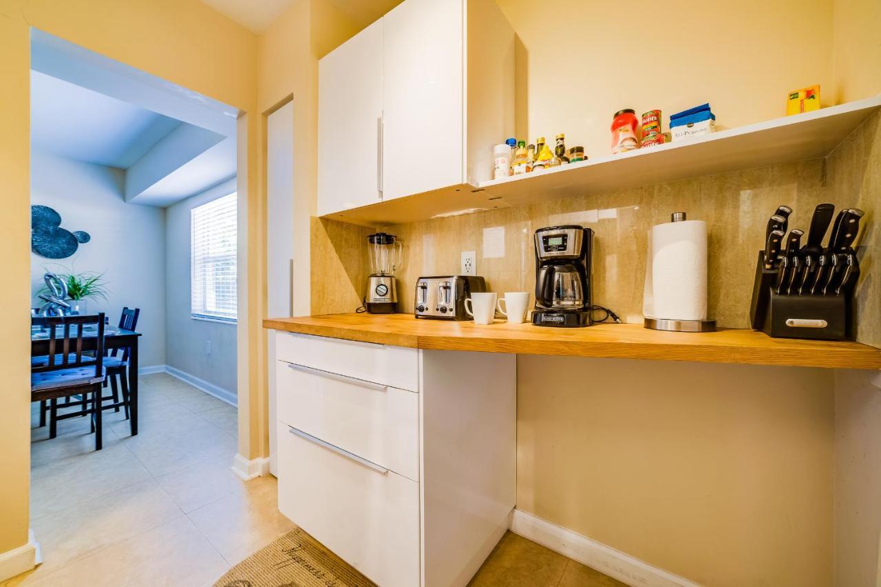 Hainsley At 1115 * Fort Lauderdale