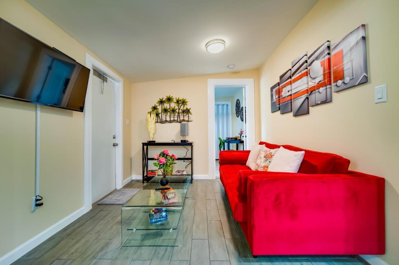 Chairs, Good Kitchen, Wifi On 14th Ave Apartment Fort Lauderdale